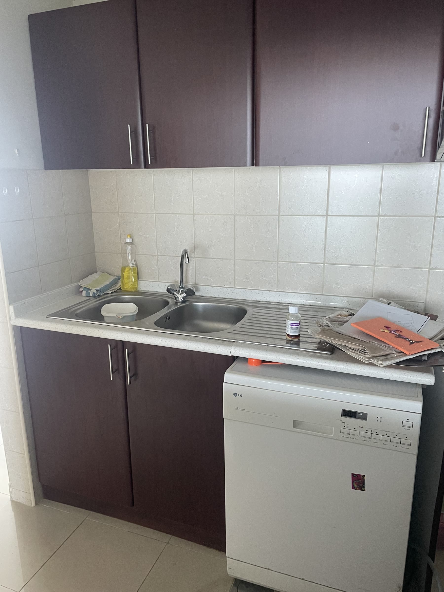 Kitchen before renovation, view 4