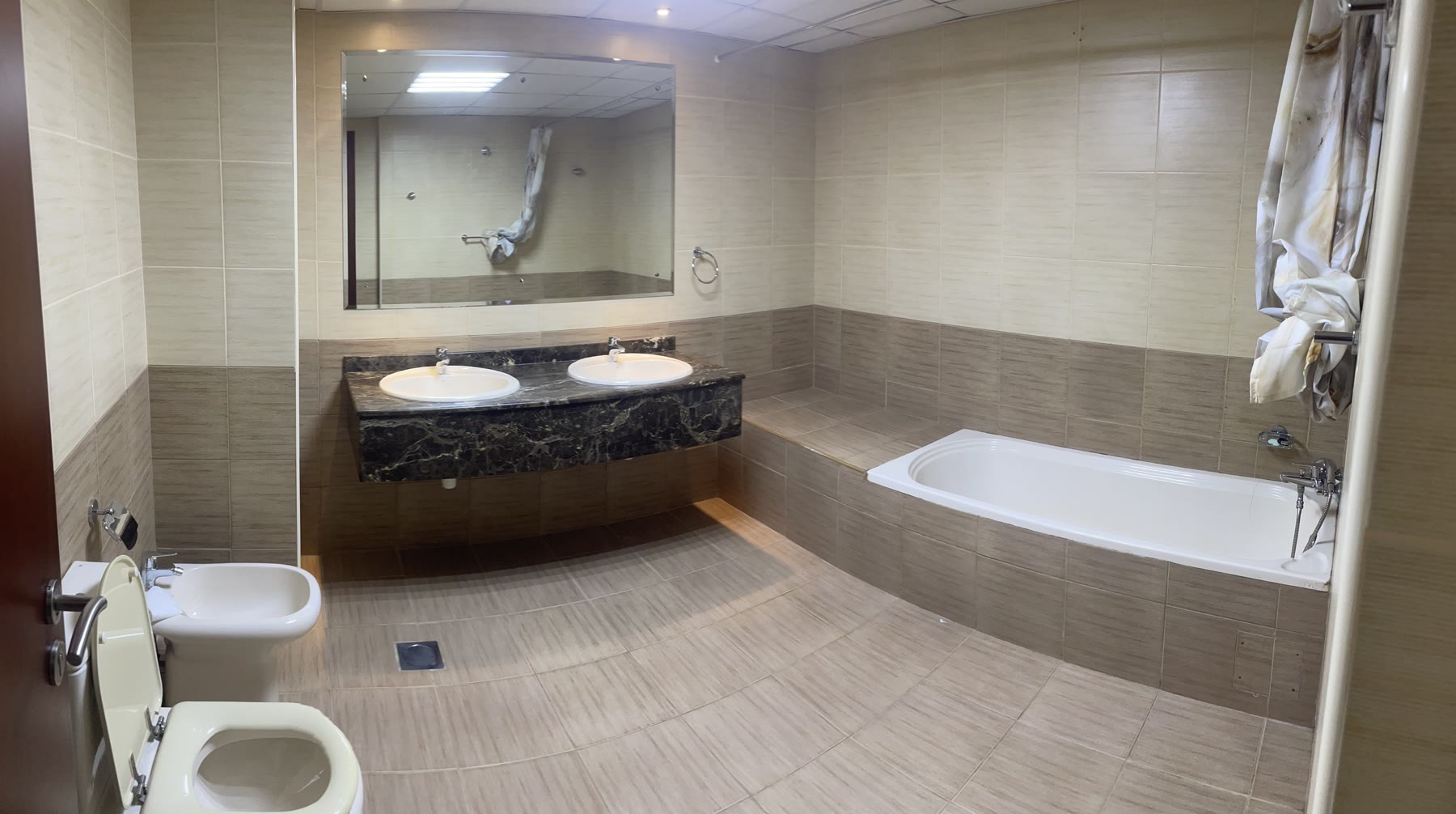 Master bathroom before renovation