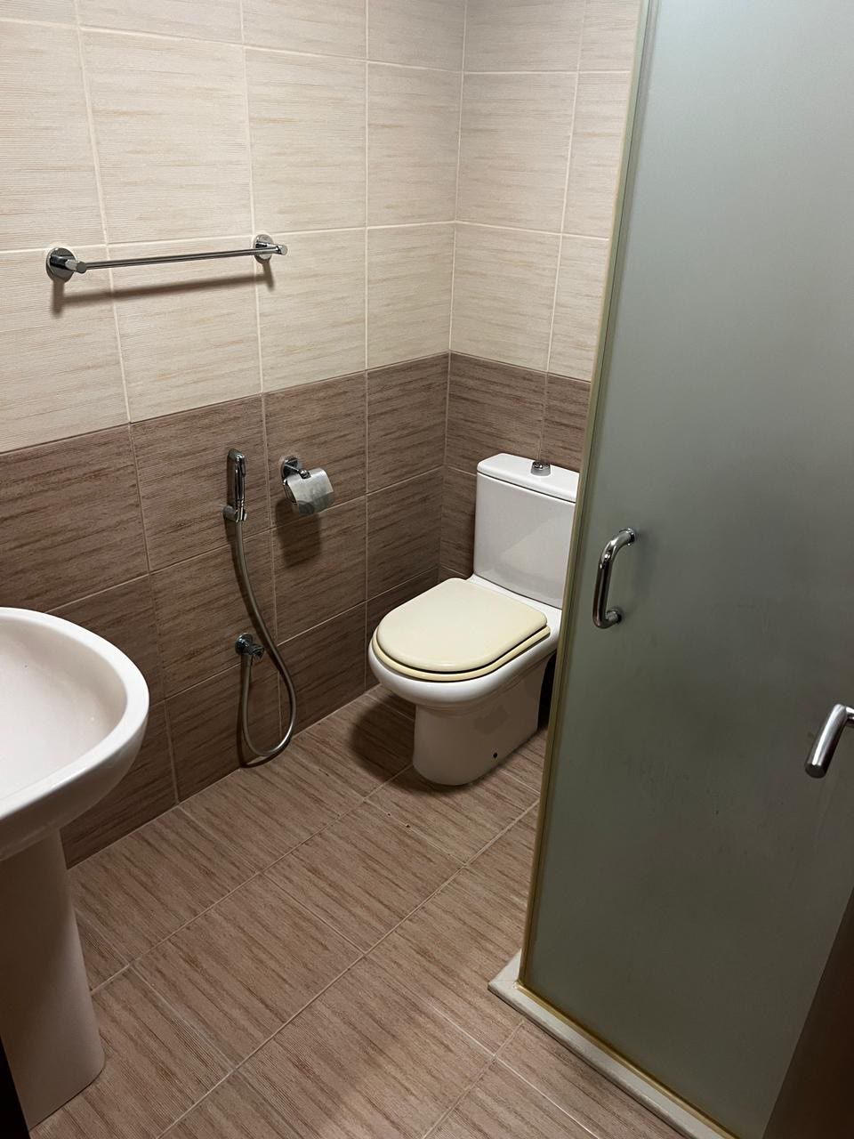 Shower room before renovation, view 2
